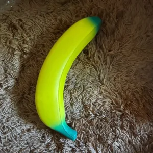 Anti-Stress-Bananenspielzeug aus Plüsch vom Kunden H****h erhalten.