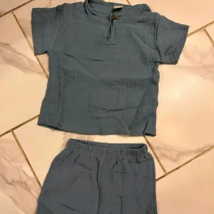 Erhaltene Kinder Baumwoll-T-Shirt und Shorts-Bekleidungsset vom Kunden M****n.